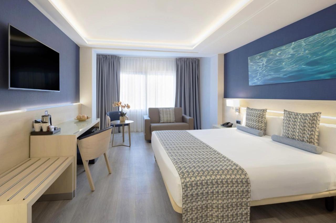 Chambre Triple - Vue Latérale sur Mer